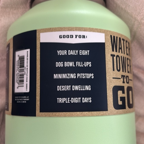 YETI Rambler 64oz - Picture 9 of 11
